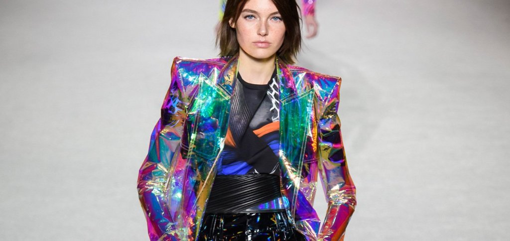 Holographic look, Balmain Fall 2018 runway