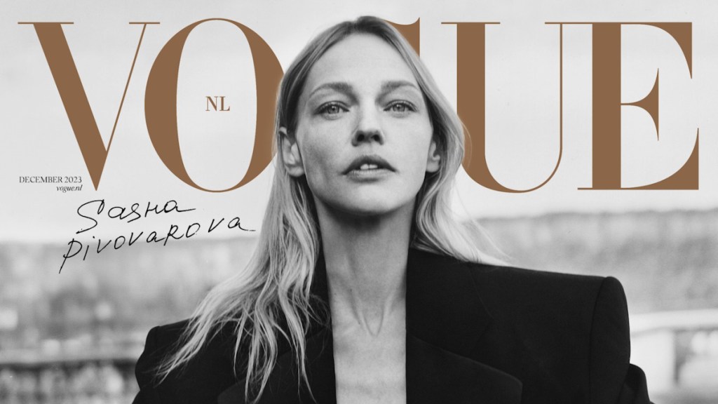 Vogue Netherlands December 2023 : Sasha Pivovarova, Karen Elson & Amanda Murphy by Agata Serge