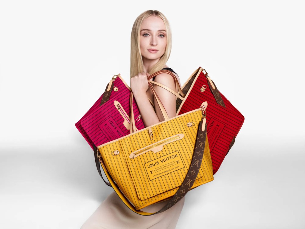 Louis Vuitton 'Neverfull Inside Out' Handbags 2024 : Sophie Turner by Julien Martinez Leclerc 