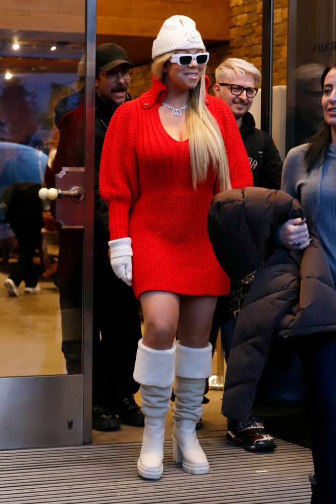 Mariah Carey Aspen outfit photos