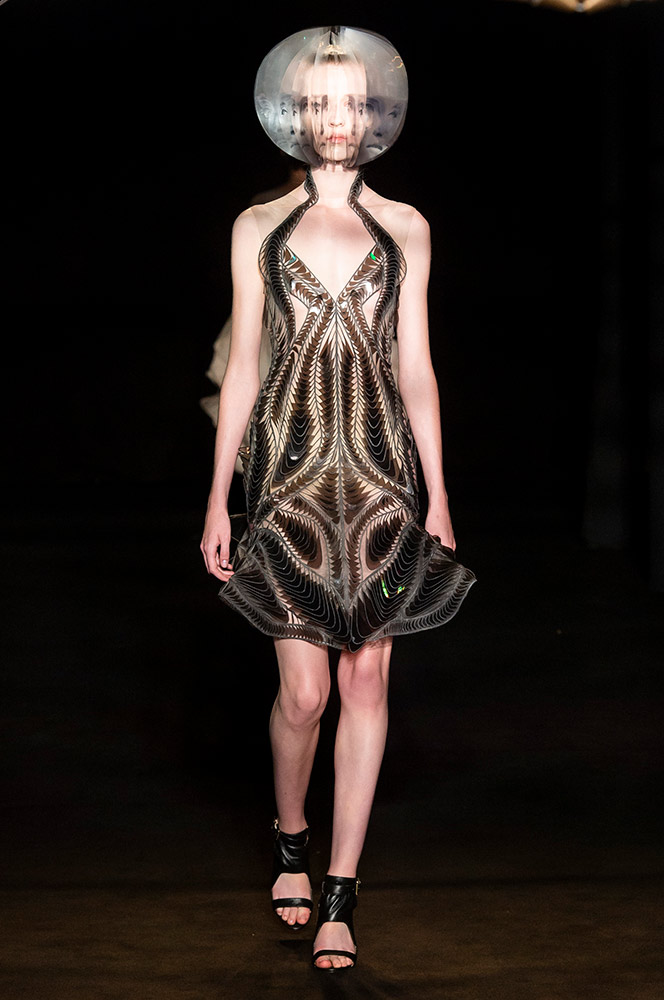 Iris Van Herpen Haute Couture Fall 2018 #15