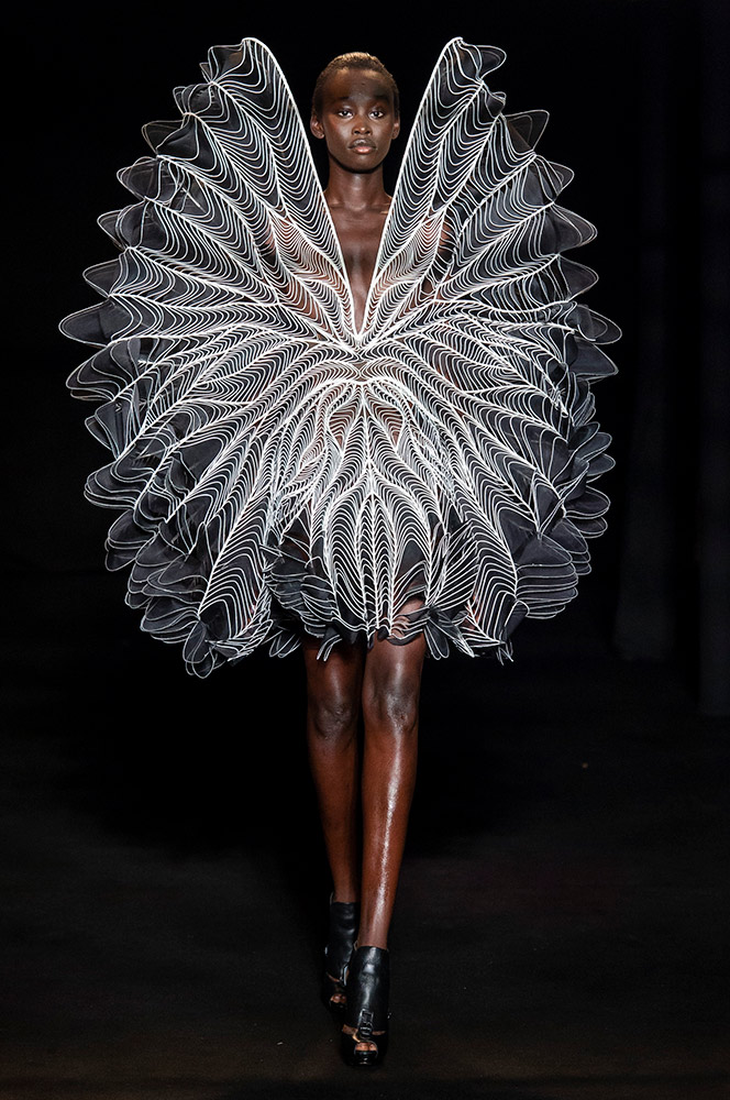 Iris Van Herpen Haute Couture Fall 2018 #17