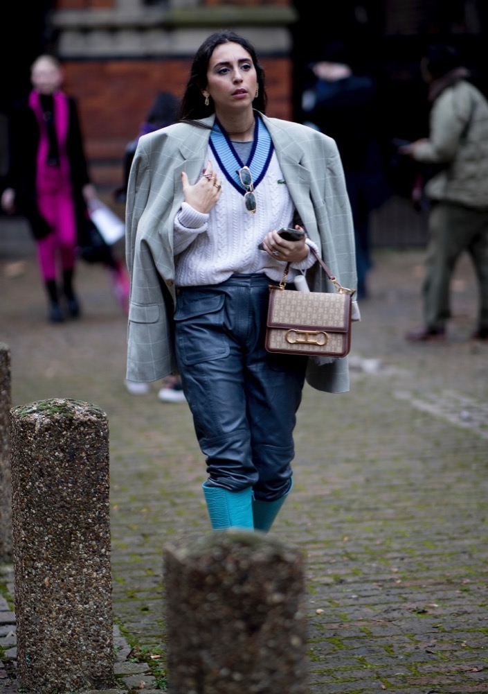 LFW Fall 2022 Street Style #93