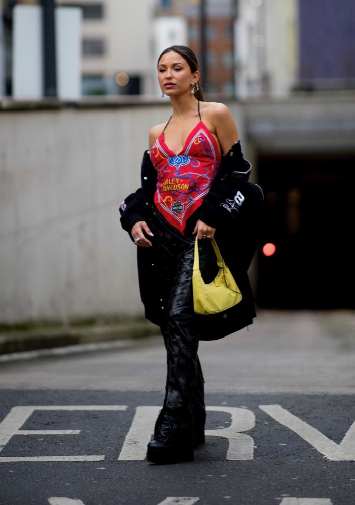 LFW Fall 2022 Street Style #34