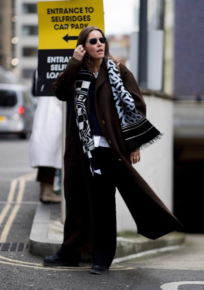 LFW Fall 2022 Street Style #33