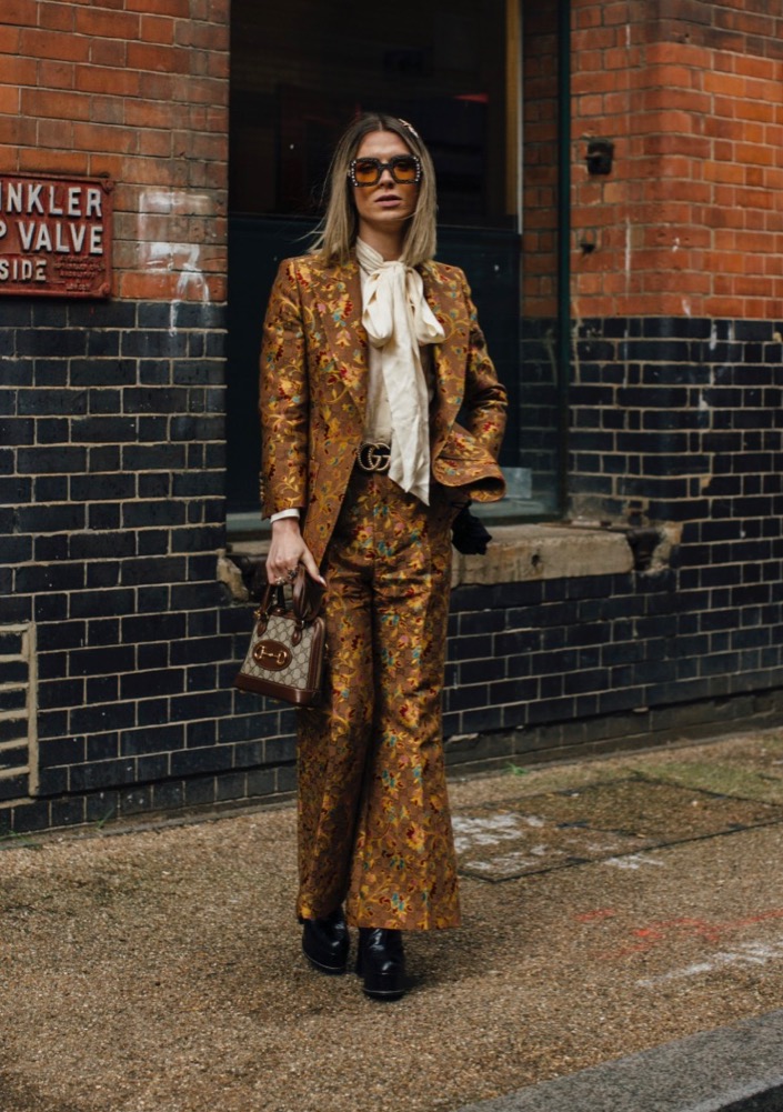 LFW Fall 2022 Street Style #17