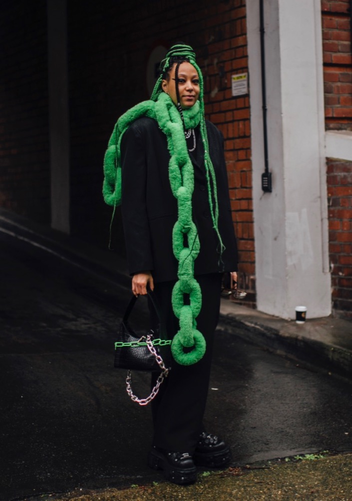 LFW Fall 2022 Street Style #51