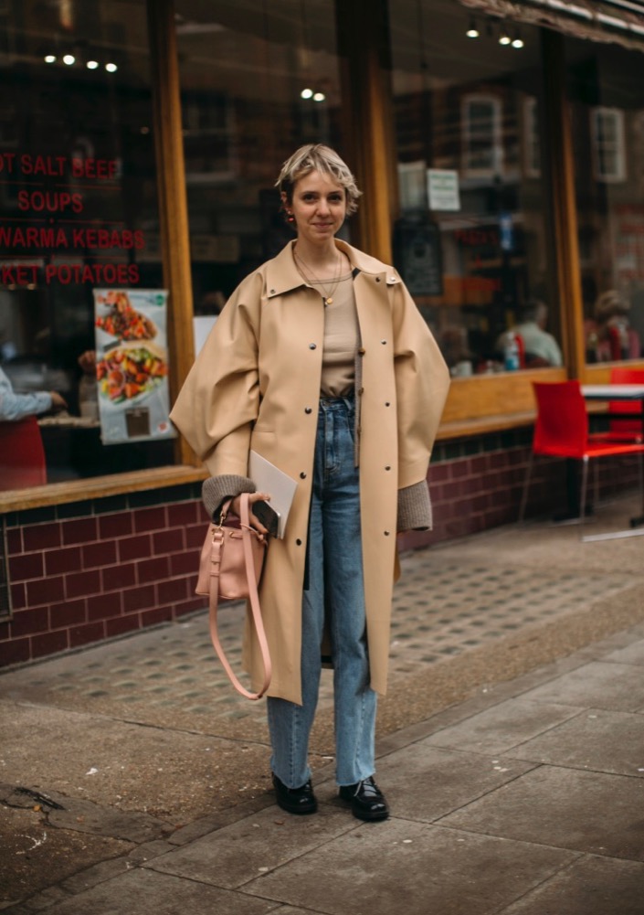 LFW Fall 2022 Street Style #49