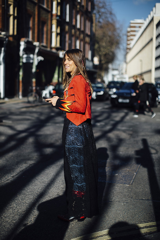 London Fashion Week Fall 2018 Street Style #64