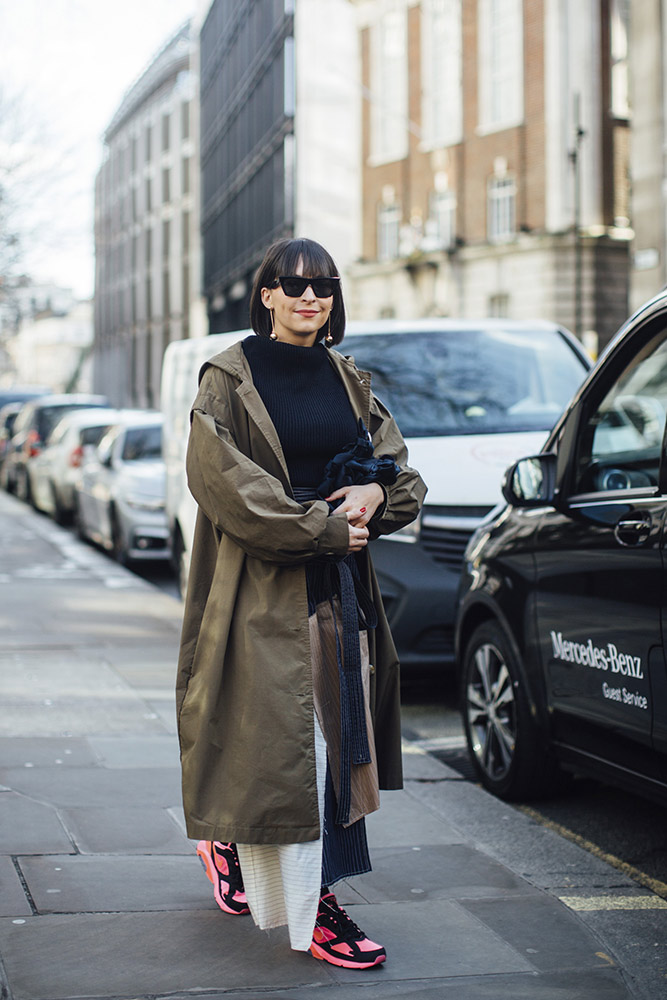 London Fashion Week Fall 2018 Street Style #69