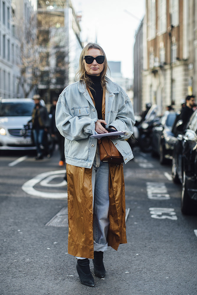 London Fashion Week Fall 2018 Street Style #71