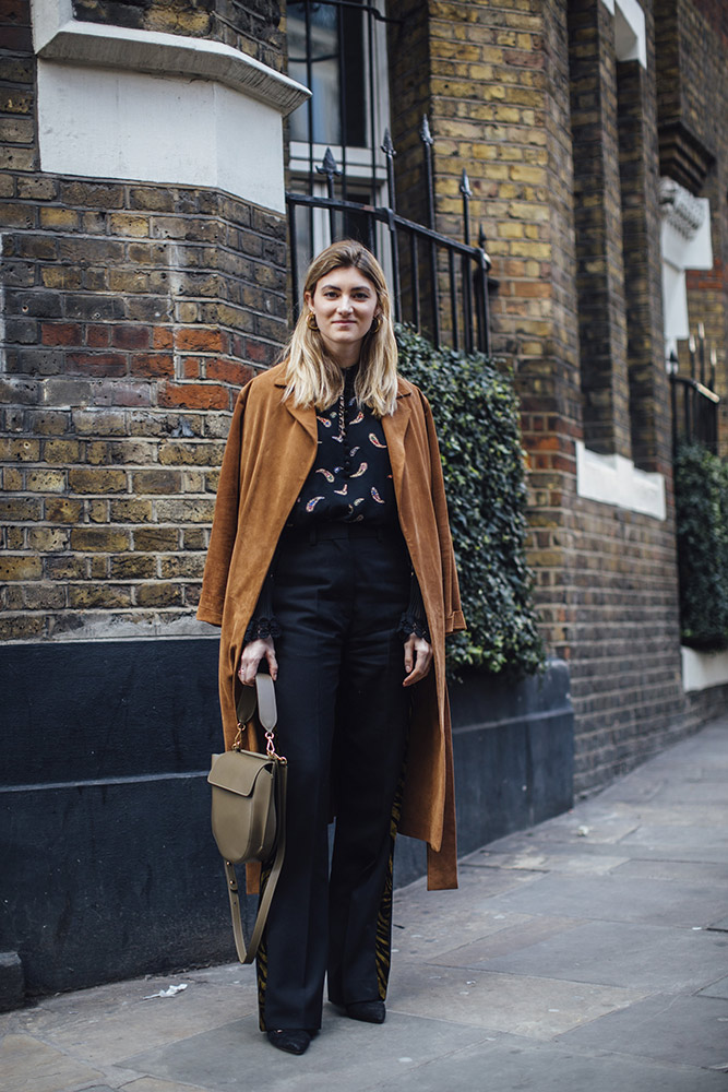 London Fashion Week Fall 2018 Street Style #79