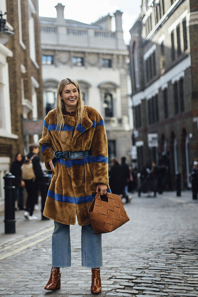 London Fashion Week Fall 2018 Street Style #80