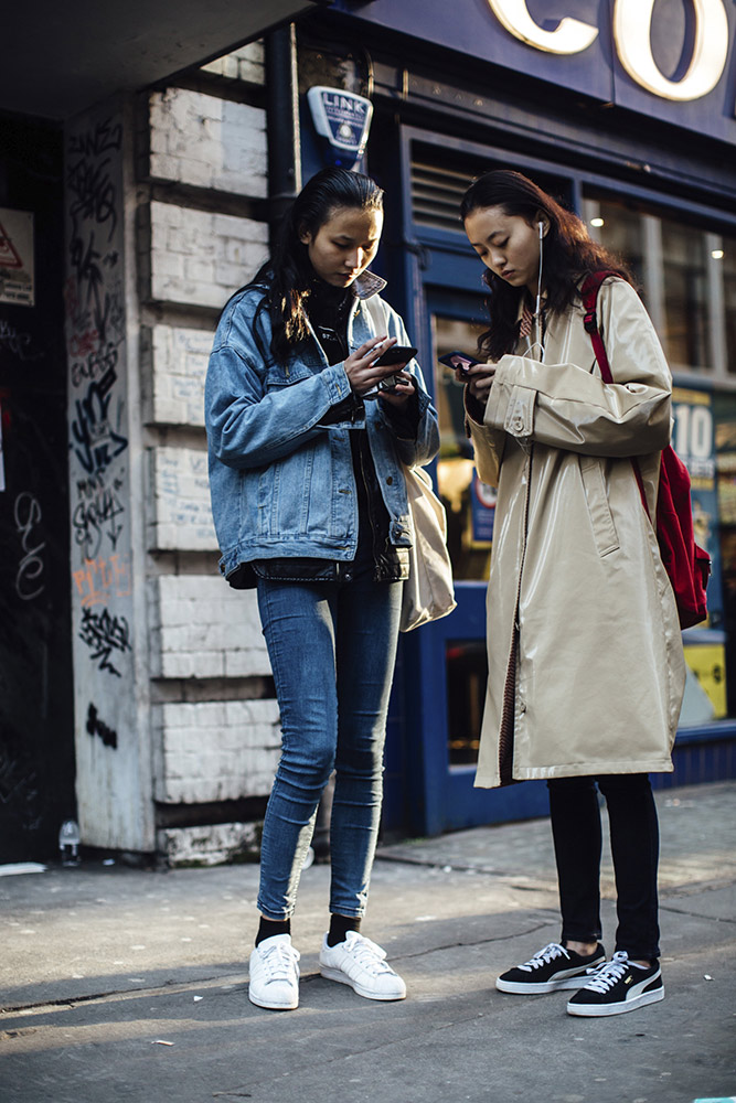 London Fashion Week Fall 2018 Street Style #89