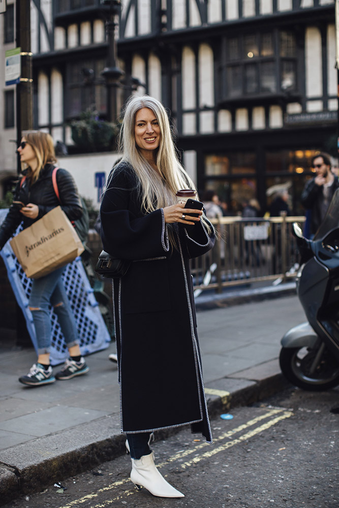 London Fashion Week Fall 2018 Street Style #91