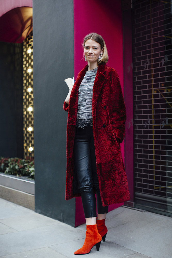 London Fashion Week Fall 2018 Street Style #95