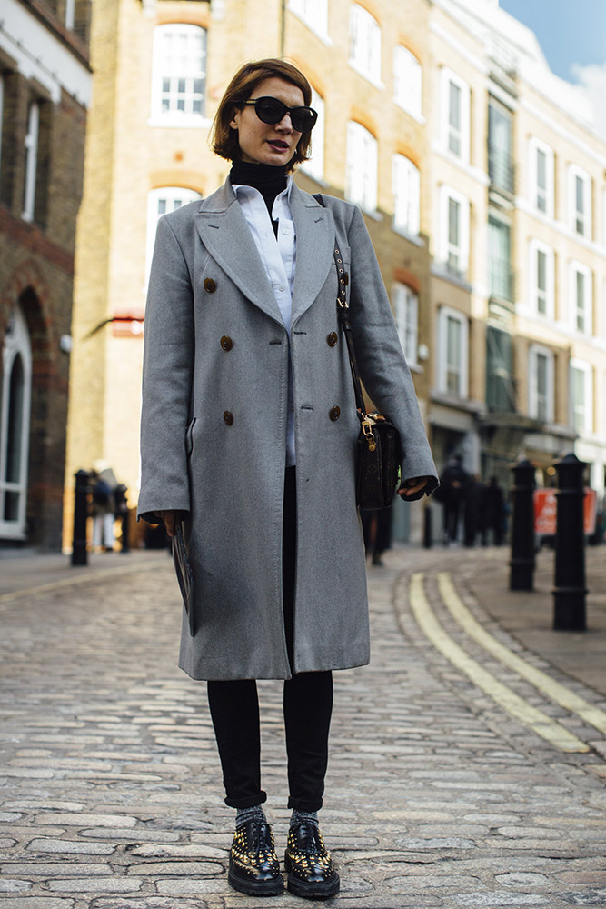 London Fashion Week Fall 2018 Street Style #97