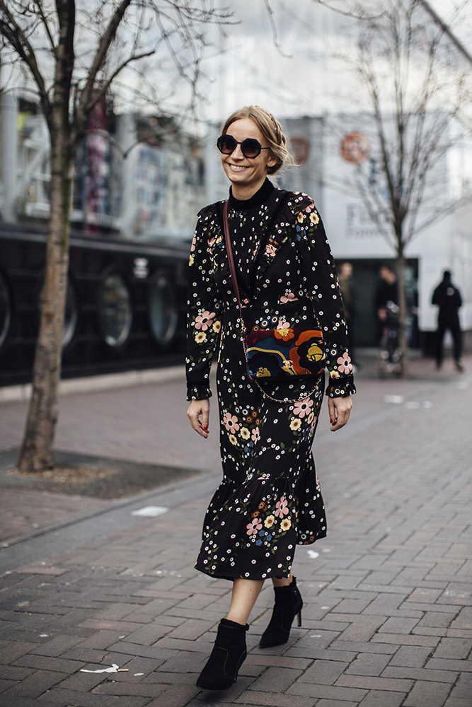 London Fashion Week Fall 2018 Street Style #30