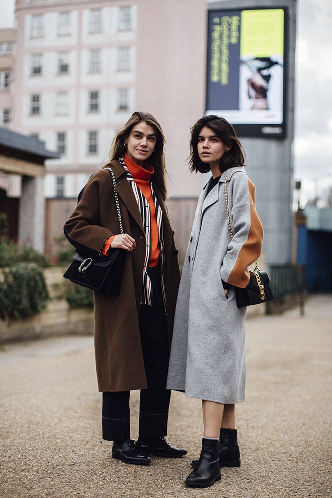 London Fashion Week Fall 2018 Street Style #32