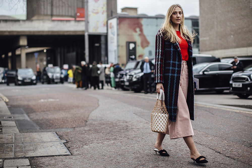 London Fashion Week Fall 2018 Street Style #34