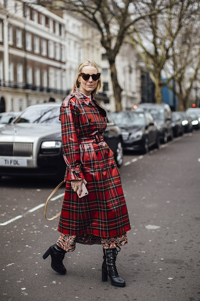 London Fashion Week Fall 2018 Street Style #37