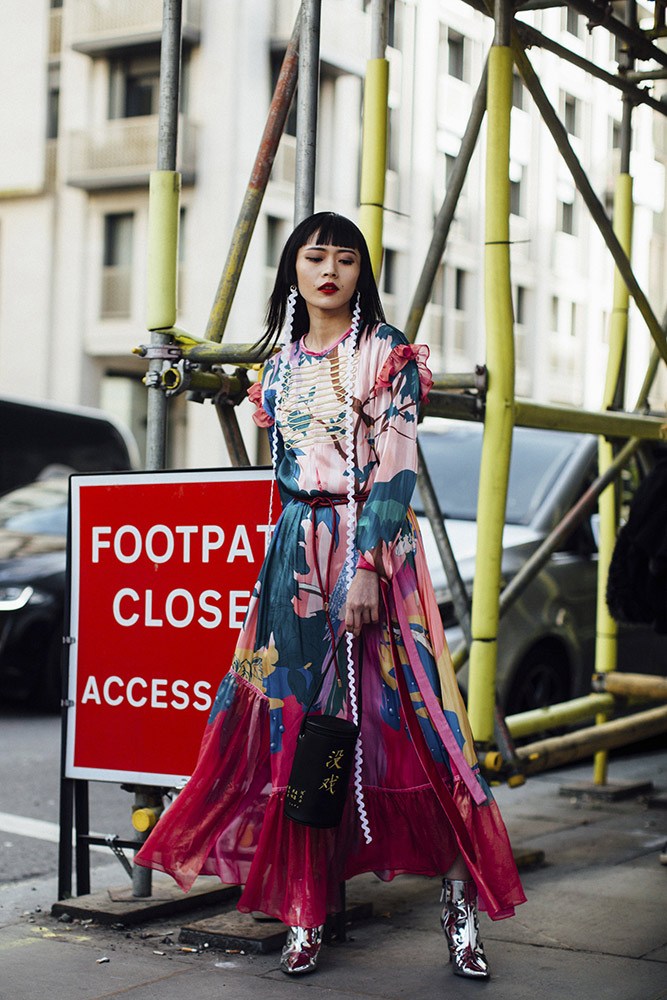 London Fashion Week Fall 2018 Street Style #44