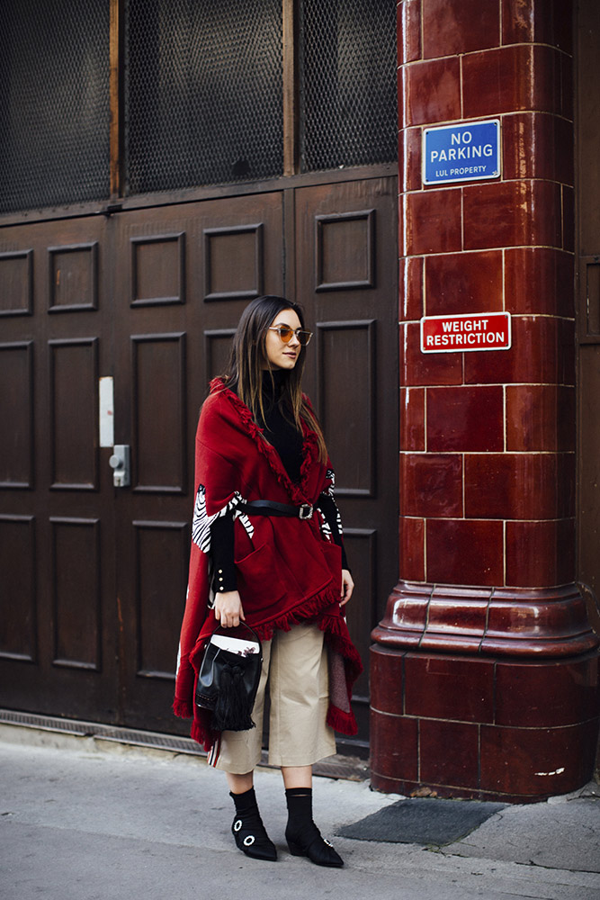 London Fashion Week Fall 2018 Street Style #46