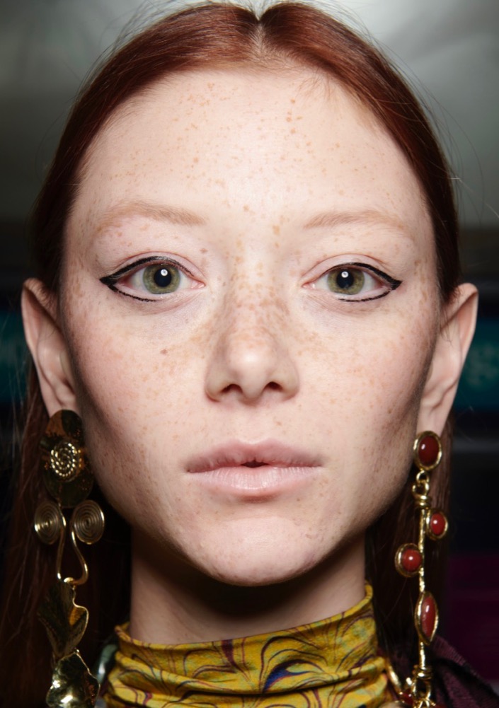 Floating Winged Eyeliner at Ulla Johnson Fall 2022