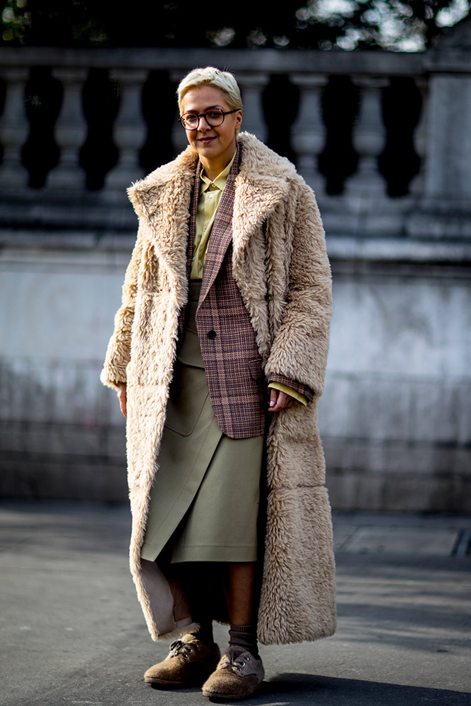 Paris Fashion Week Fall 2018 Street Style #59