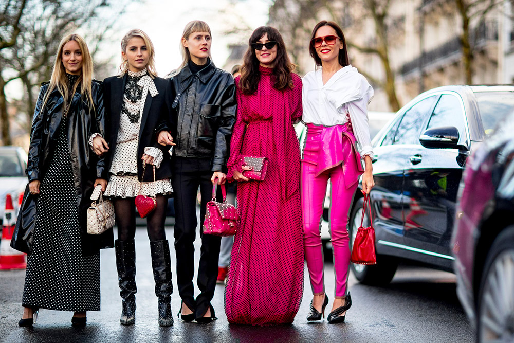 Paris Fashion Week Fall 2018 Street Style #21