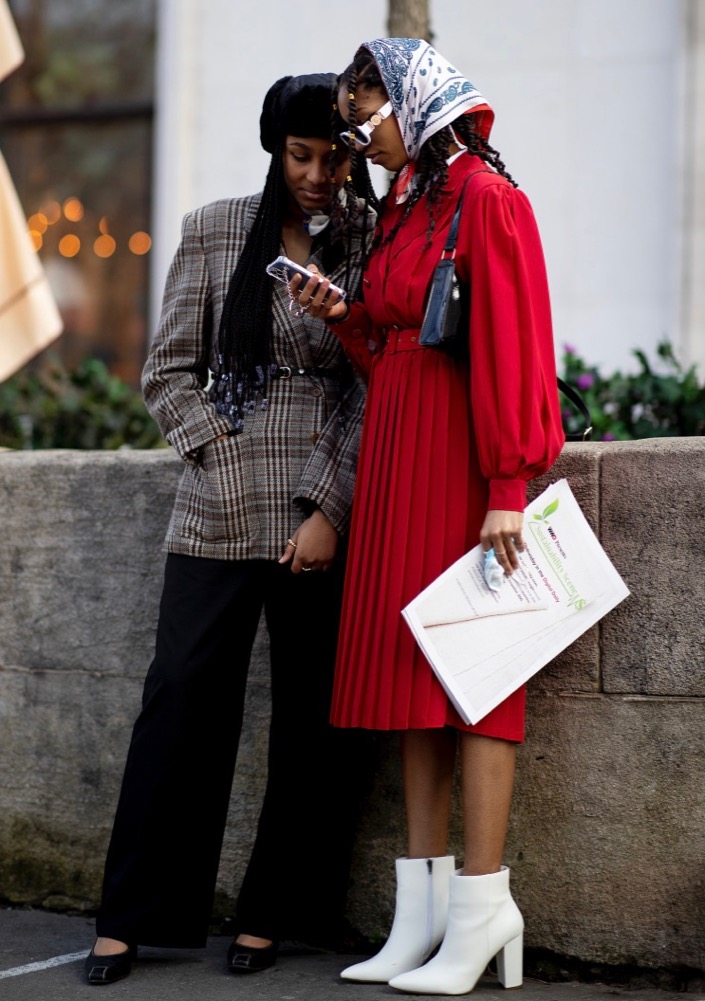 PFW Fall 2022 Street Style #86